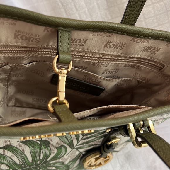 Michael Kors purse and wallet combo. - Picture 4 of 15